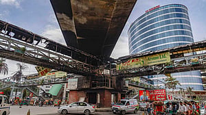 খুলছে পোশাক কারখানা, শ্রমিকদের চলাচলে বাধা নেই