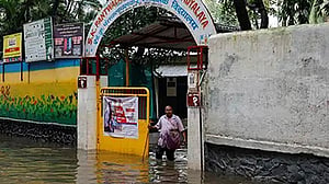 ভারি বৃষ্টি, মুম্বাইতে ‘রেড অ্যালার্ট’