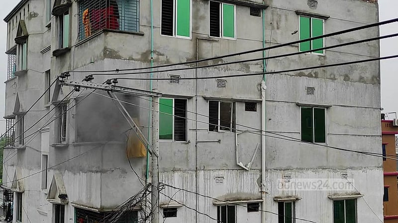 রূপগঞ্জে ‘জঙ্গি আস্তানায়’ অভিযান, ভবনের তৃতীয় তলায় বিস্ফোরণ