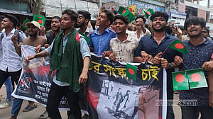 কোটা সংস্কার: ঢাকা-চট্টগ্রাম মহাসড়কে শিক্ষার্থীরা, ছাত্রলীগের ধাওয়া