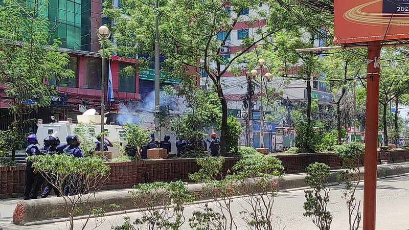 কোটা: নারায়ণগঞ্জে পুলিশ-শিক্ষার্থী সংঘর্ষ, শহরে আতঙ্ক
