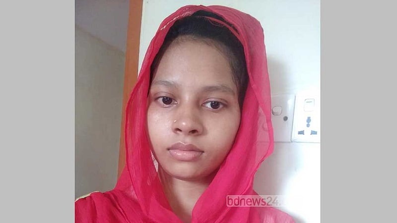 বারান্দায় এসে দাঁড়িয়েছিলেন সুমাইয়া, গুলিতে লুটিয়ে পড়েন মেঝেতে