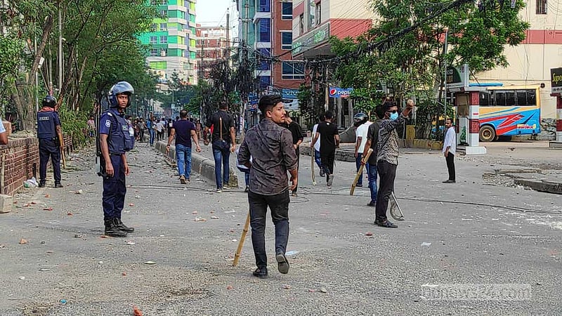 কোটা সংস্কার: নারায়ণগঞ্জের চাষাঢ়া রণক্ষেত্র, আহত শতাধিক