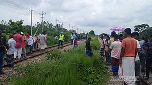 নরসিংদীতে ট্রেনে কাটা পড়ে ৫ জনের মৃত্যু