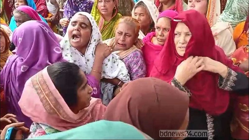 নাটোরে চিকিৎসা নিয়ে ফেরার পথে প্রাণ গেল মা-মেয়ের