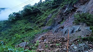 নেপালে ভূমিধসে দুই বাস ছিটকে নদীতে, নিখোঁজ ৬৩
