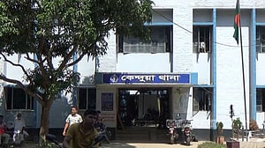 নেত্রকোণায় ধানের শীষ ও ঘোড়া প্রতীকের সমর্থকদের সংঘর্ষে আহত ৭