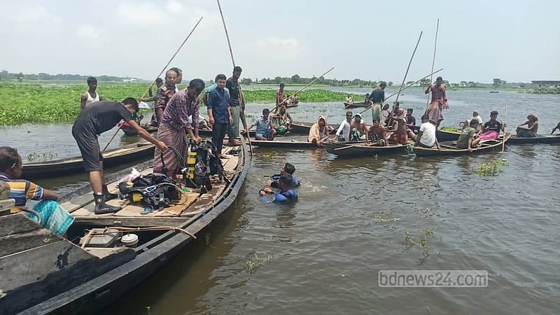 নৌকায় জুয়ার আসর, পুলিশ দেখে নদীতে ঝাঁপিয়ে নিখোঁজ যুবক