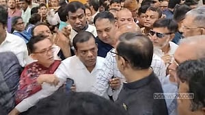 সাবেক ছাত্রলীগ নেতাদের তোপের মুখে সভাস্থল ছাড়লেন ওবায়দুল কাদের