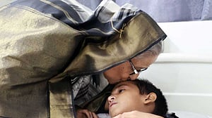 সোহরাওয়ার্দীতে আহতদের খোঁজ নিলেন প্রধানমন্ত্রী, দিলেন চিকিৎসার আশ্বাস