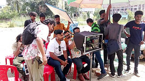 দিন আর চলে না, কাজে ফিরতে চান প্রোডাকশন কর্মীরা