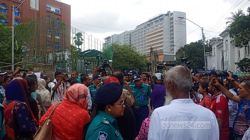 কোটা আন্দোলন: ‘মৌন অবস্থানে’ দাঁড়াতে দেয়নি পুলিশ