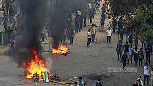 আন্দোলনকারীরা বিভক্ত, আন্দোলনে থাকার ঘোষণা দুপক্ষেরই