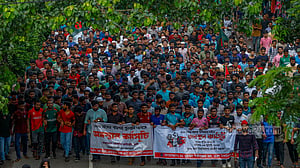 কোটার বিরোধিতায় ফের শাহবাগ অবরোধ, যানজট