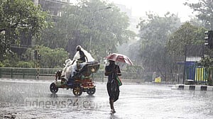 সমুদ্রবন্দরের সতর্কতা সংকেত নামল, ৫ বিভাগে ভারি বৃষ্টির আভাস