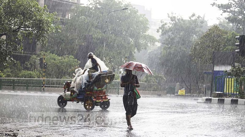 চার বিভাগে ভারি বৃষ্টির আভাস, বন্দরে সতর্ক সংকেত