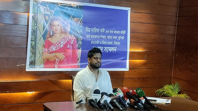 নায়িকা ববির সঙ্গে কোনো চুক্তিই হয়নি, দাবি রেস্তোরাঁ মালিকের