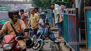 সড়কে বিক্ষিপ্ত রাইড শেয়ারিং চালকরা