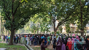 সারাদেশে শিক্ষার্থীদের ওপর হামলার প্রতিবাদে রাবি শিক্ষার্থীদের বিক্ষোভ
