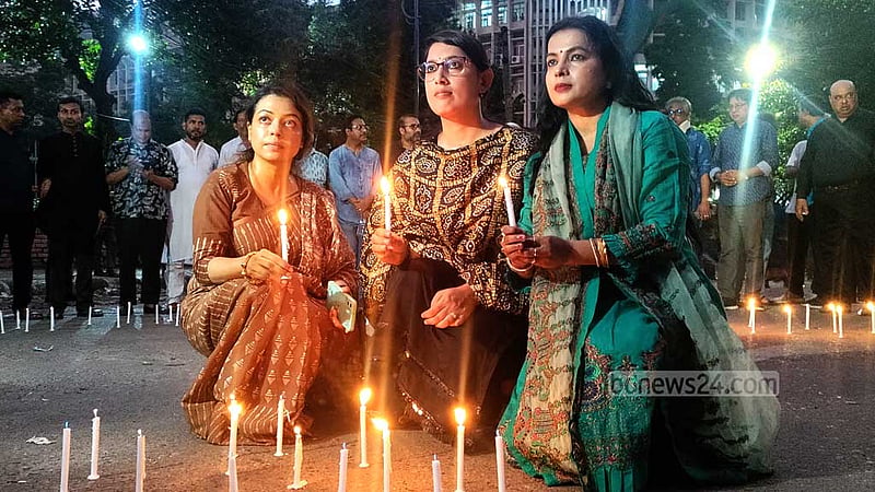 কোটা আন্দোলনে সহিংসতায় নিহতদের স্মরণে প্রদীপ প্রজ্জ্বালন