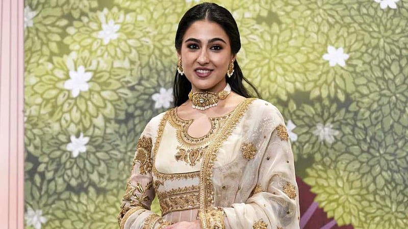 পাকিস্তানে যে কারণে সারাকে নিয়ে নিন্দা