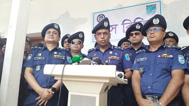 সাভারে নৈরাজ্যকারীদের মধ্যে কেউ ছাত্র ছিল না: পুলিশের ডিআইজি