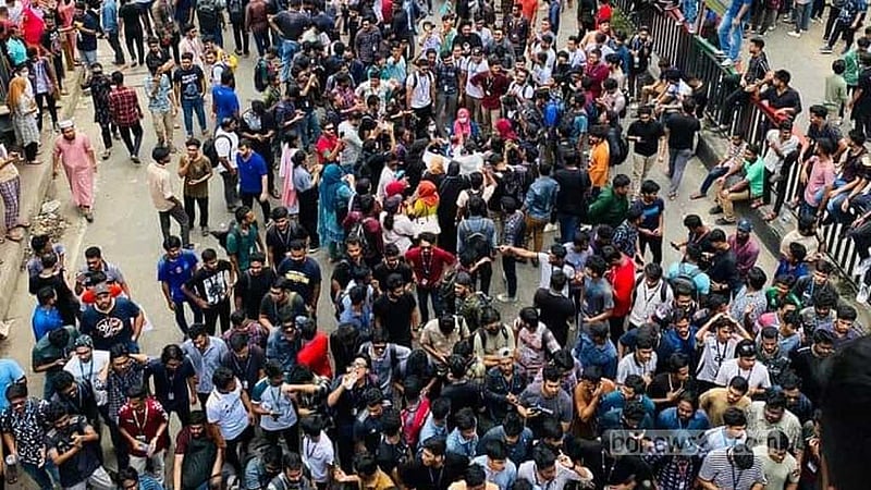 কোটা আন্দোলন: সায়েন্স ল্যাবে সংঘর্ষ, ককটেল বিস্ফোরণ