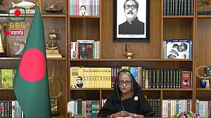 জাতির উদ্দেশে ভাষণ দিচ্ছেন প্রধানমন্ত্রী