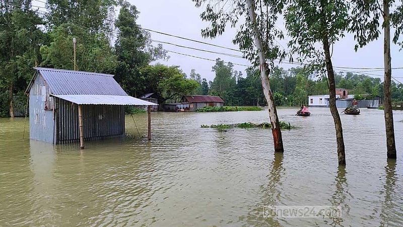 সিরাজগঞ্জে যমুনার পানি বিপৎসীমার উপরে, লোকালয়ে ঢুকছে পানি