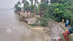 কমছে যমুনার পানি, সিরাজগঞ্জে নদী ভাঙনরোধে সতর্ক পাউবো