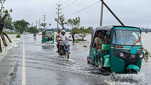 ‘পানির উপর পানি, কষ্ট বাড়তাছে, ক্ষতি হইতাছে’