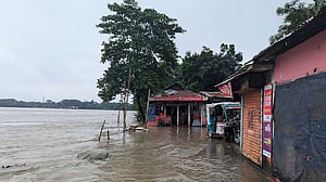বন্যা: সুনামগঞ্জে রাতে বেড়ে দিনে কমছে পানি