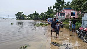 উজানের ঢল-ভারি বৃষ্টিতে ফের বন্যার মুখে সুনামগঞ্জ