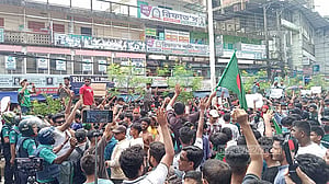 সিলেটে বিক্ষোভ মিছিলে পুলিশের টিয়ারশেল