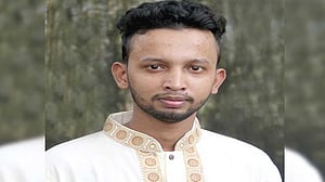 সাংবাদিক তুরাব হত্যা: সাবেক স্বরাষ্ট্রমন্ত্রীসহ ১৮ জনের নামে মামলা