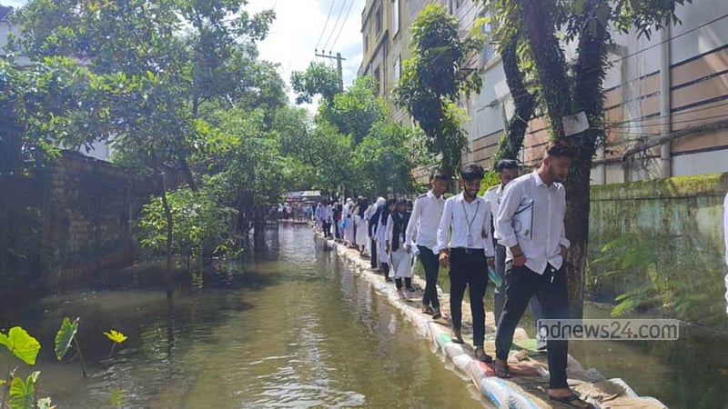 কেন্দ্রে পানি নিয়েই সিলেটে শুরু এইচএসসি পরীক্ষা, অনুপস্থিত ৭২৩