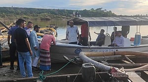 বালু উত্তোলন: পিয়াইন নদীতে অভিযানে ৬২ নৌকা জব্দ, গ্রেপ্তার ৩