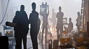 মিষ্টি বিলিয়ে ছন্দে ফিরল টালিগঞ্জ