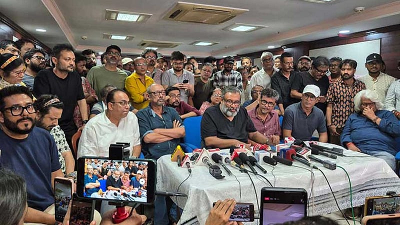 অচলাবস্থা কাটেনি টালিগঞ্জে, মধ্যস্থতা চাইছেন নির্মাতারা