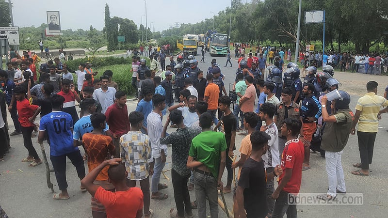 কোটা: ২ ঘণ্টা পর বঙ্গবন্ধু সেতু মহাসড়‌ক ছেড়ে দিল শিক্ষার্থীরা