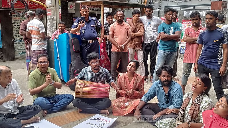 সমাবেশ করতে পারেনি উদীচী, গান-কবিতায় প্রতিবাদ