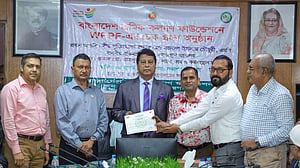 শ্রমিক কল্যাণ তহবিলে ৪ কোটি টাকা দিল ওয়ালটন
