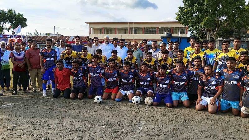 ওয়ালটনের পৃষ্ঠপোষকতায় কুষ্টিয়ায় ফুটবল টুর্নামেন্ট