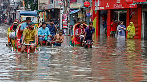 বৃষ্টি কমার লক্ষণ নেই আগামী ৩ দিনেও