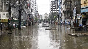ঢাকায় জলাবদ্ধতায় বিদ্যুতায়িত হয়ে ৪ জনের মৃত্যু