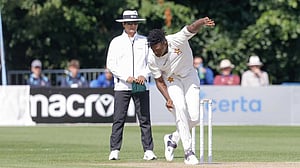 এনগারাভার তোপে ছোট লক্ষ্যেও বিপদে আয়ারল্যান্ড