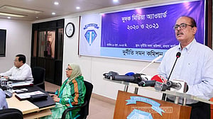 বেনজীরের সময় বাড়ানোর আবেদন ‘জনৈক ব্যক্তি’ গেইটে দিয়ে যান: দুদক চেয়ারম্যান