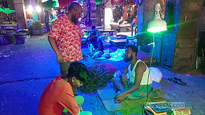 কাঁচা বাজারে ফেরেনি প্রাণ, সবজিতে ঝোঁক ক্রেতার