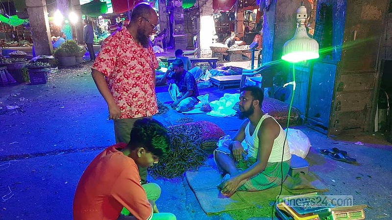 কাঁচা বাজারে ফেরেনি প্রাণ, সবজিতে ঝোঁক ক্রেতার