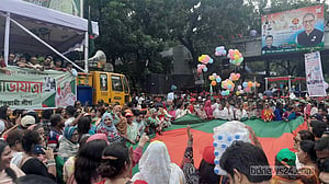প্রতিষ্ঠাবার্ষিকী ঘিরে শোভাযাত্রায় আওয়ামী লীগ
